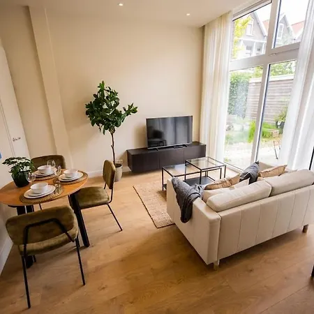 Delightful 2 Bedroom Serviced 54m2 -mst40d- Casa de Férias