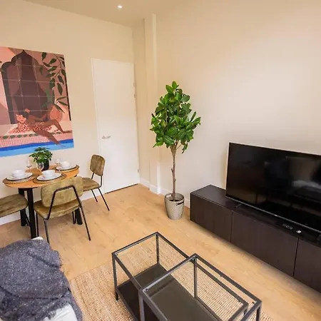 Casa de Férias Delightful 2 Bedroom Serviced 54m2 -mst40d-
