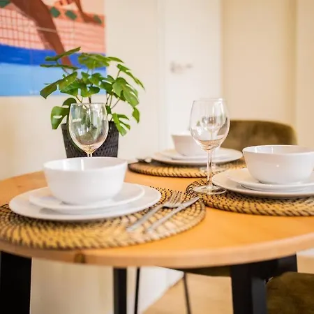 Delightful 2 Bedroom Serviced 54m2 -mst40d- Holiday home Rotterdam